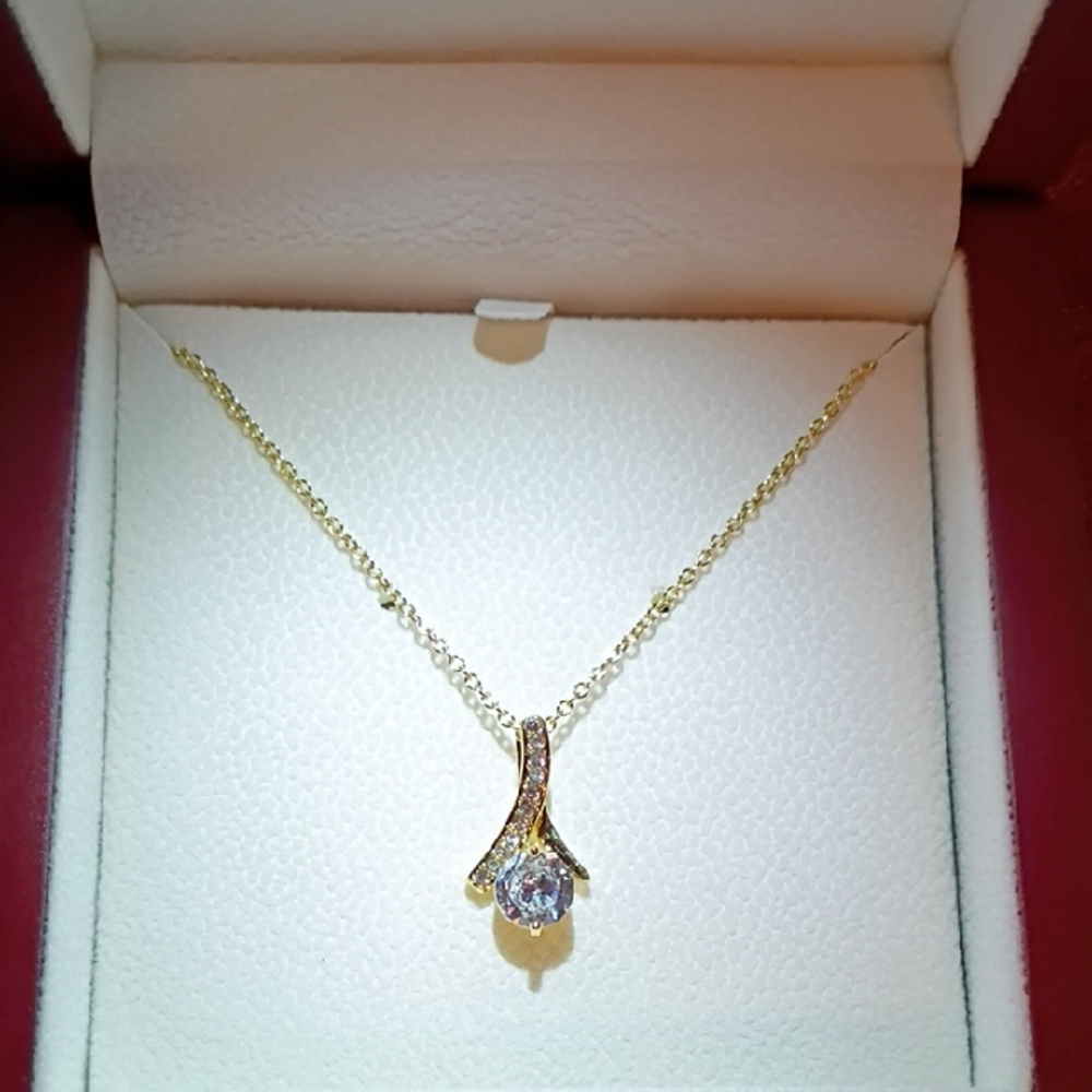 Source Unknown Gold Necklace with Crystal Drop